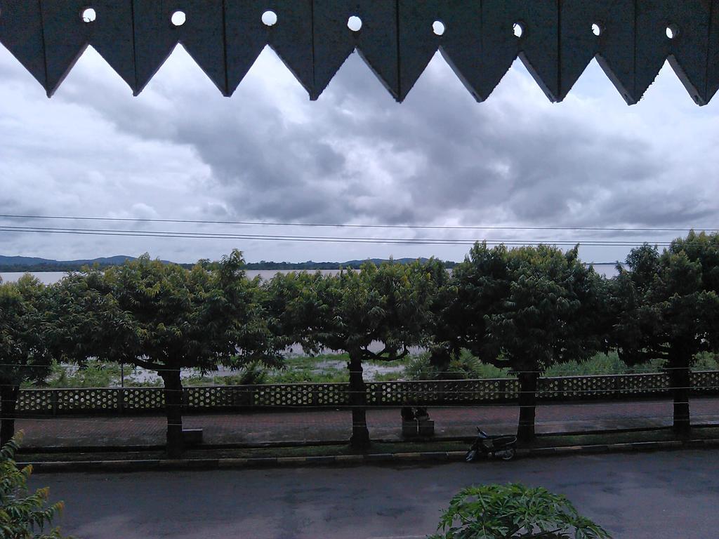 Breeze Guest House Maulmyine Bilik gambar