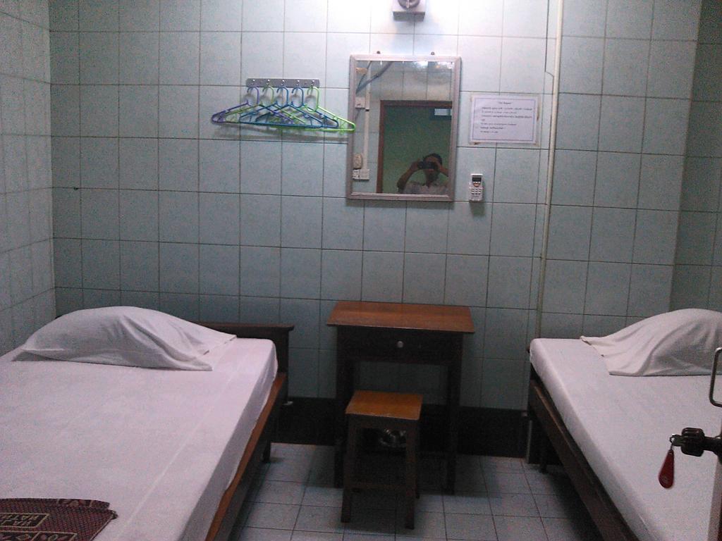Breeze Guest House Maulmyine Bilik gambar