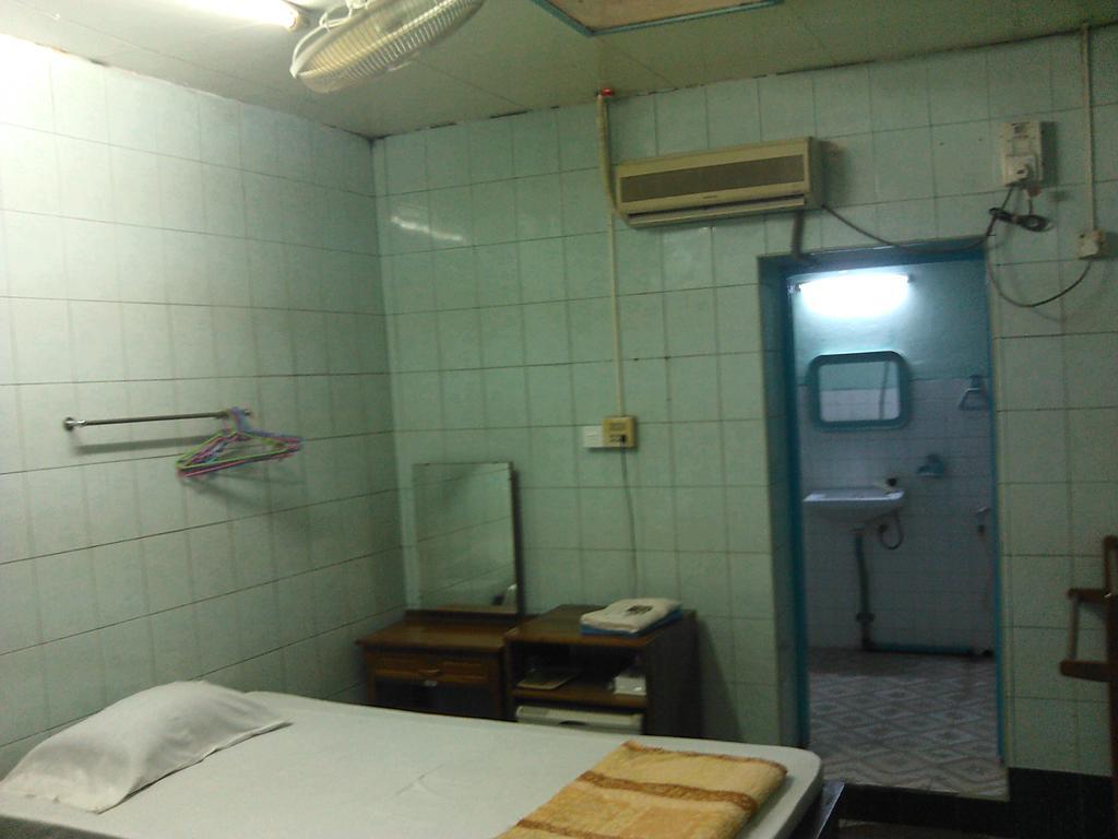 Breeze Guest House Maulmyine Bilik gambar