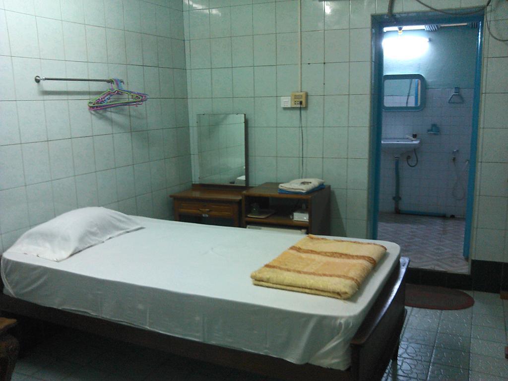 Breeze Guest House Maulmyine Bilik gambar